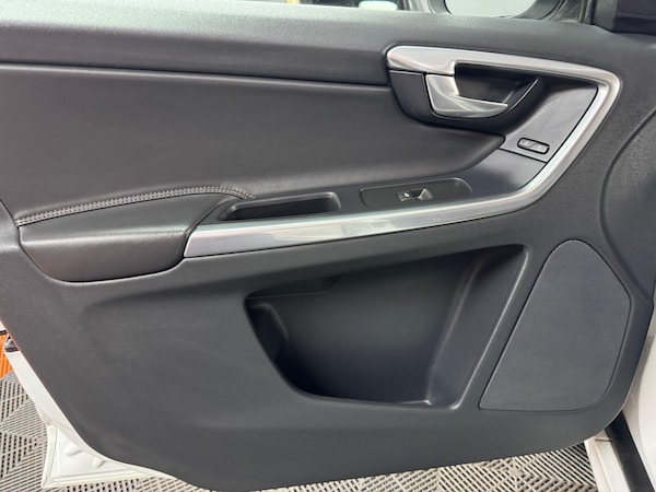 Used Volvo XC60 2015 for sale - 76138651: Photo 16