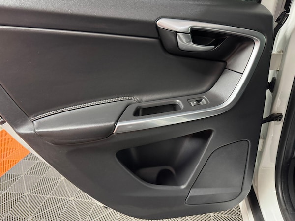 Used Volvo XC60 2015 for sale - 76138651: Photo 22