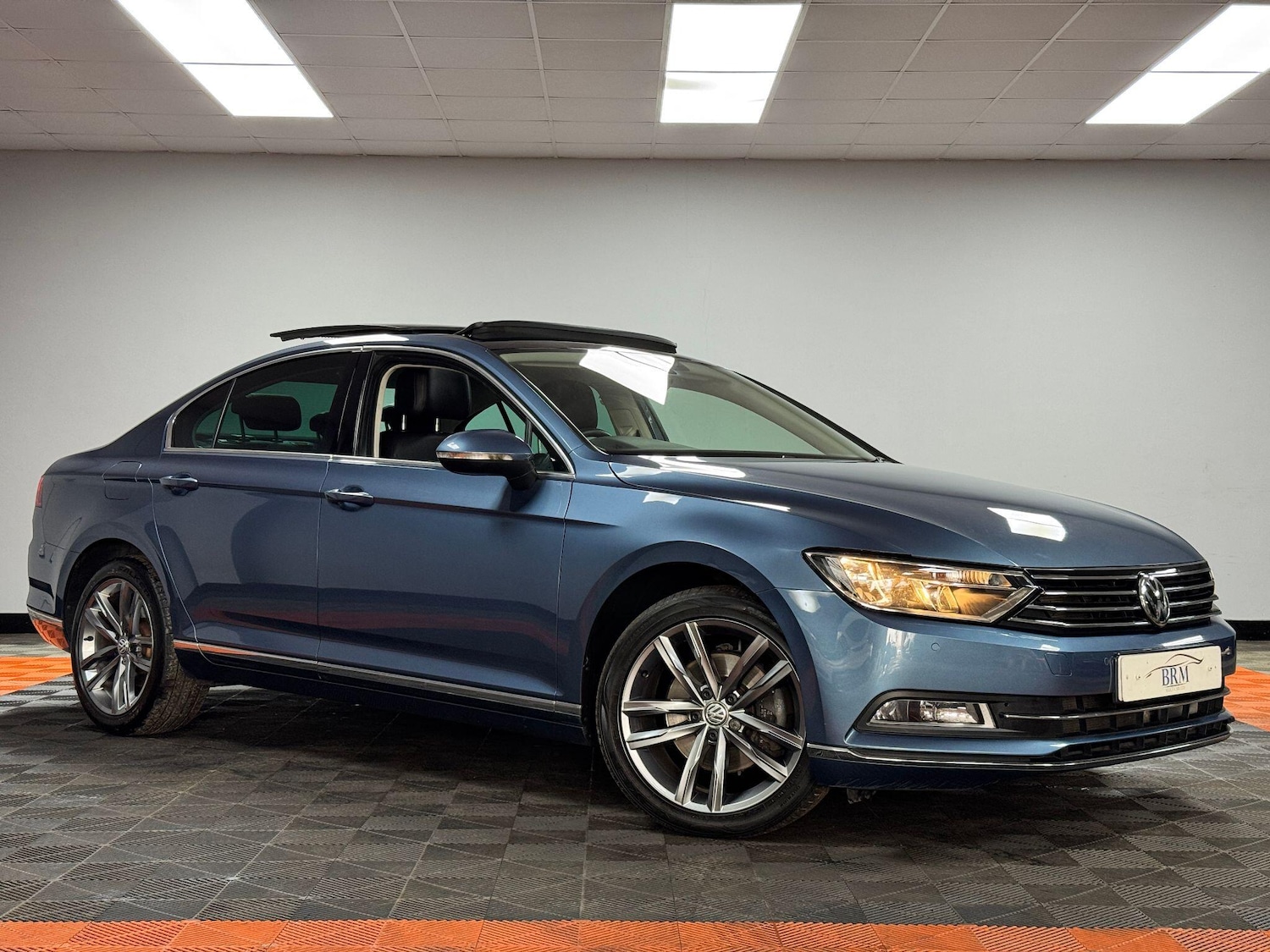 Used Volkswagen Passat 2017 for sale - 76083738: Photo 1