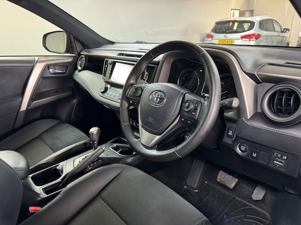 Used Toyota RAV4 2018 for sale - 74822813: Photo 18