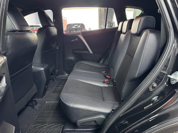 Used Toyota RAV4 2018 for sale - 74822813: Photo 24