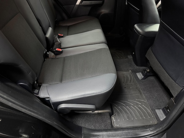Used Toyota RAV4 2018 for sale - 74822813: Photo 28