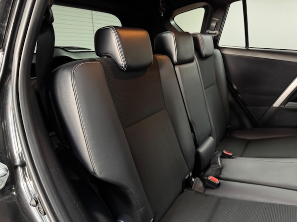 Used Toyota RAV4 2018 for sale - 74822813: Photo 30