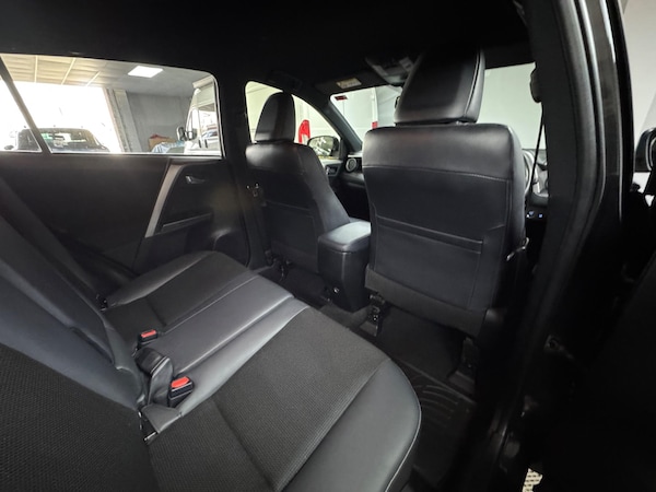 Used Toyota RAV4 2018 for sale - 74822813: Photo 32