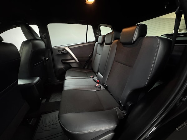 Used Toyota RAV4 2018 for sale - 74822813: Photo 34