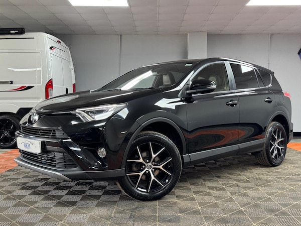 Used Toyota RAV4 2018 for sale - 74822813: Photo 3