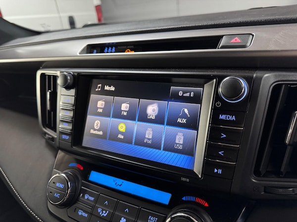 Used Toyota RAV4 2018 for sale - 74822813: Photo 56