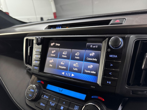Used Toyota RAV4 2018 for sale - 74822813: Photo 59