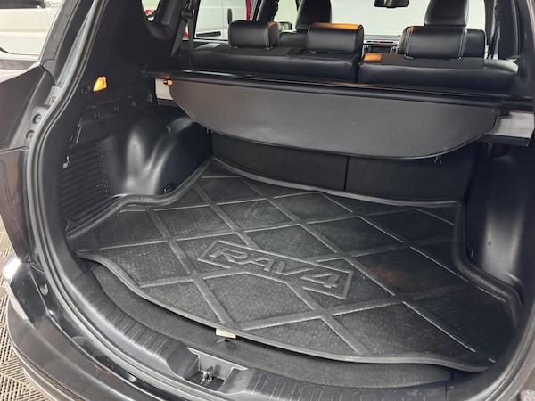 Used Toyota RAV4 2018 for sale - 74822813: Photo 67