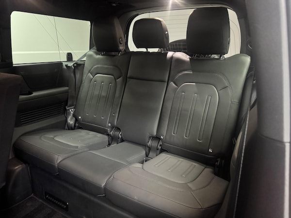 Used Land Rover Defender 130 2023 for sale - 75225458: Photo 32