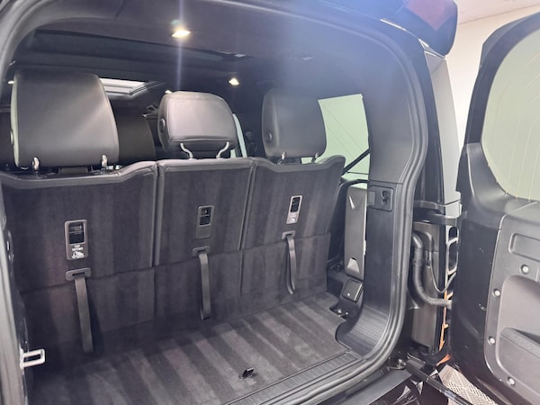 Used Land Rover Defender 130 2023 for sale - 75225458: Photo 39
