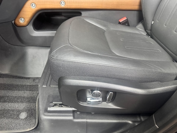 Used Land Rover Defender 130 2023 for sale - 75225458: Photo 42
