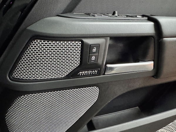 Used Land Rover Defender 130 2023 for sale - 75225458: Photo 43