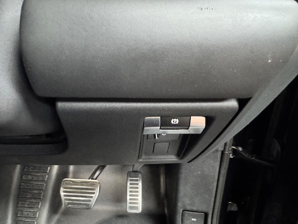 Used Land Rover Defender 130 2023 for sale - 75225458: Photo 44