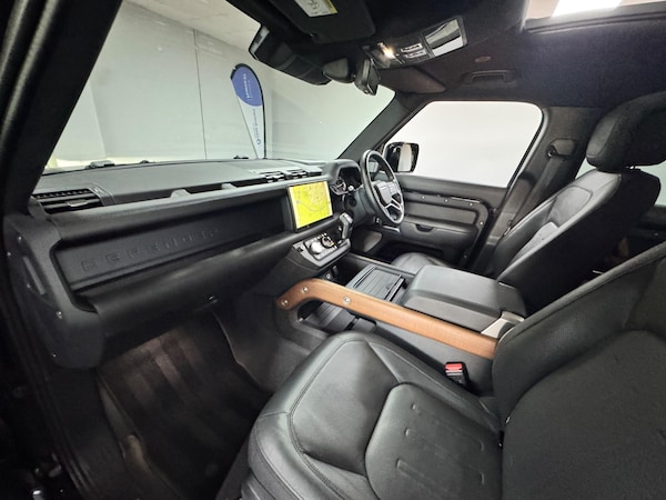 Used Land Rover Defender 130 2023 for sale - 75225458: Photo 70