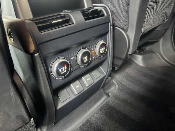 Used Land Rover Defender 130 2023 for sale - 75225458: Photo 74