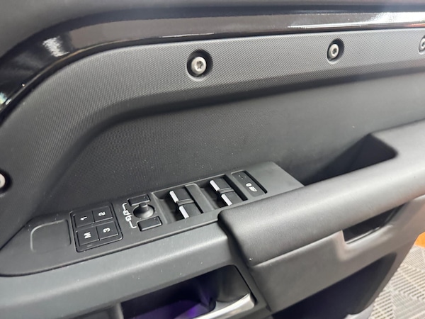 Used Land Rover Defender 130 2023 for sale - 75225458: Photo 85