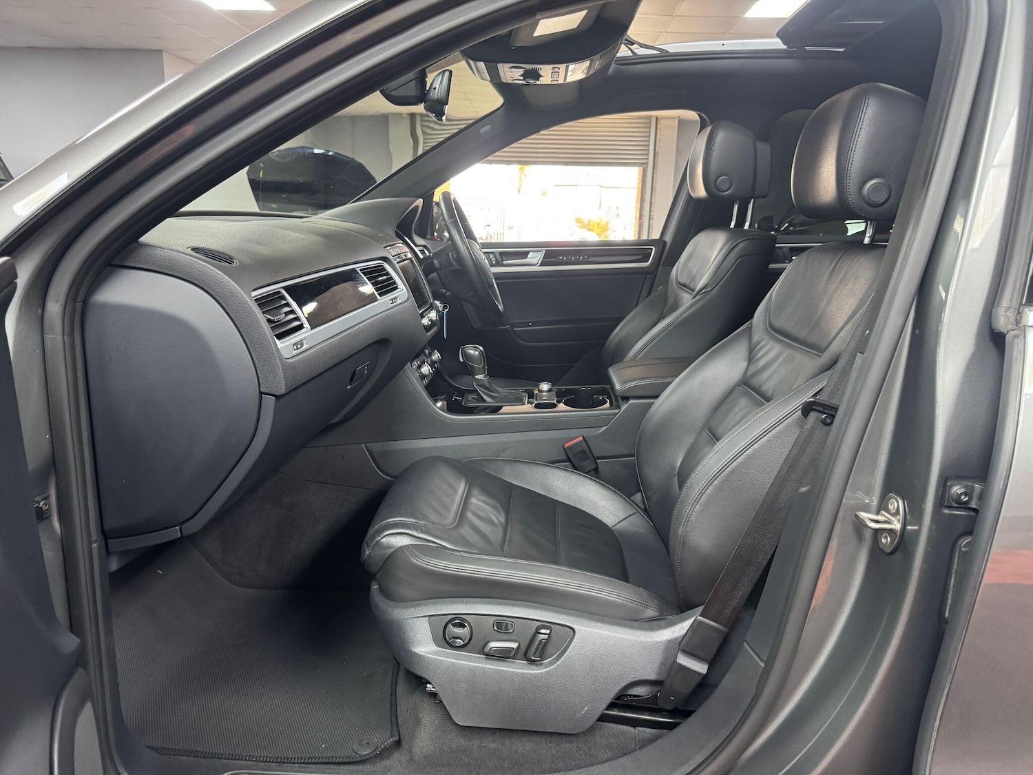Used Volkswagen Touareg 2015 for sale - 76360157: Photo 12