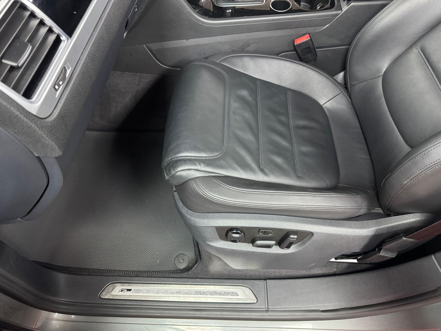 Used Volkswagen Touareg 2015 for sale - 76360157: Photo 14