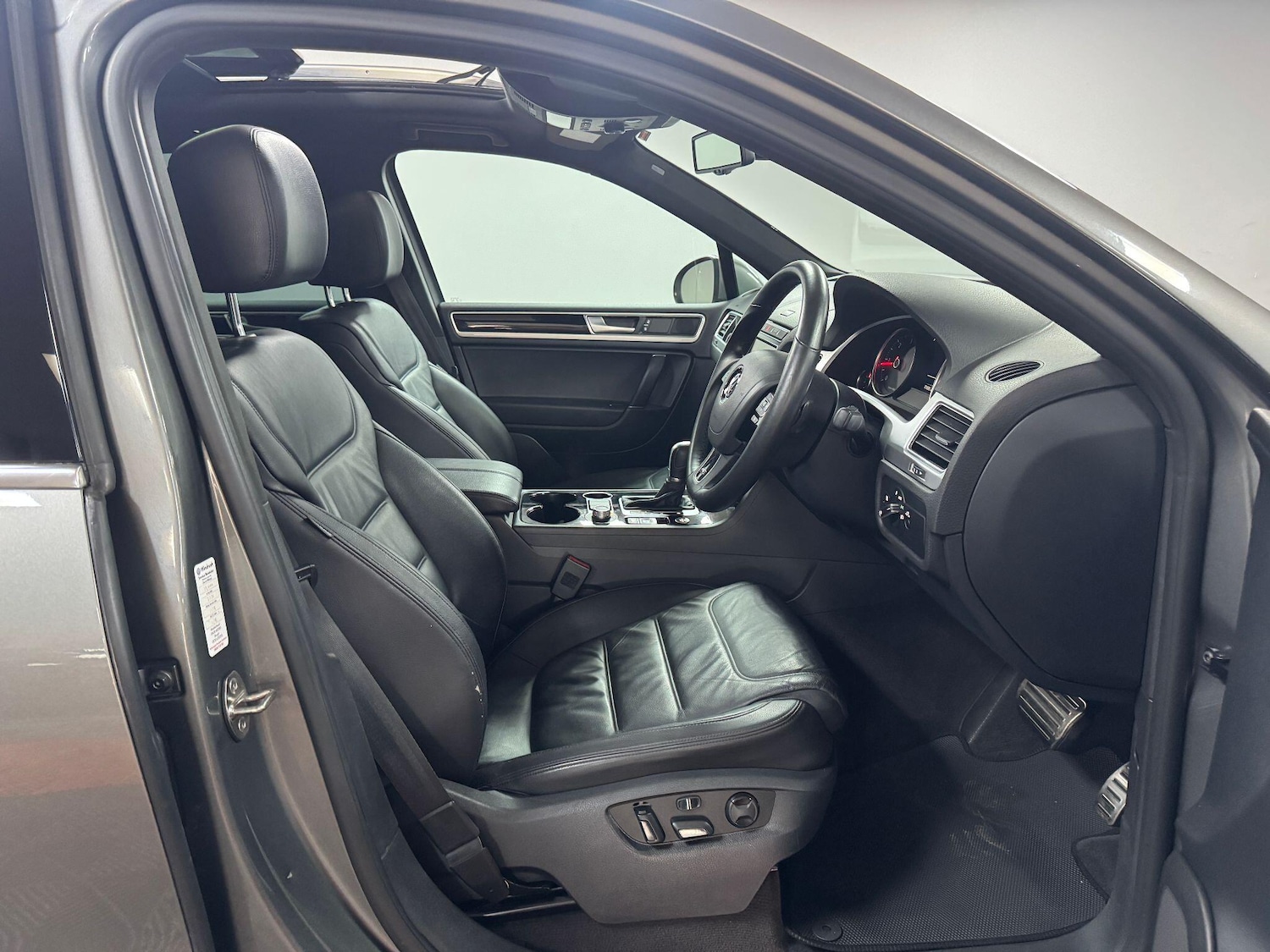 Used Volkswagen Touareg 2015 for sale - 76360157: Photo 29