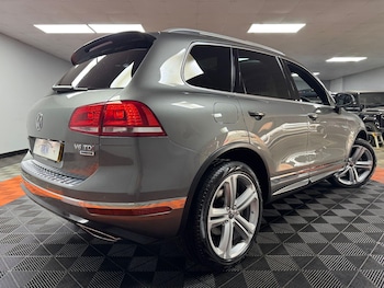 Used Volkswagen Touareg 2015 for sale - 76360157: Photo