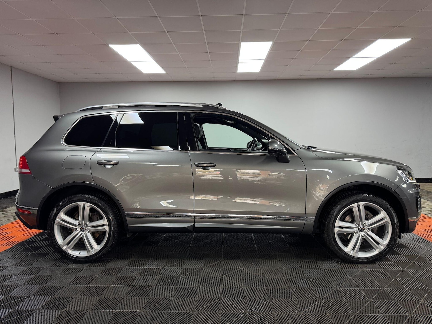 Used Volkswagen Touareg 2015 for sale - 76360157: Photo 4