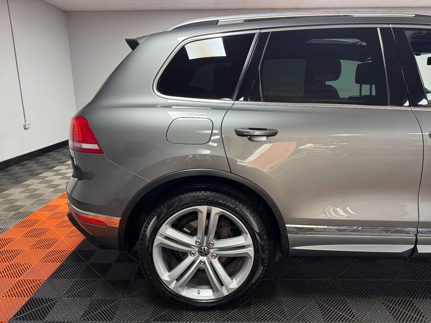 Used Volkswagen Touareg 2015 for sale - 76360157: Photo 5