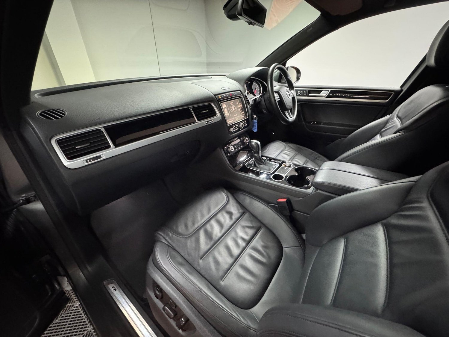 Used Volkswagen Touareg 2015 for sale - 76360157: Photo 88
