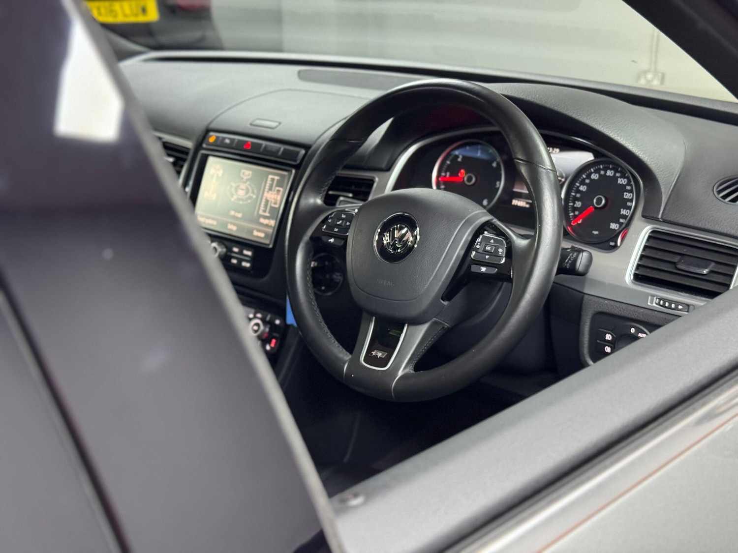 Used Volkswagen Touareg 2015 for sale - 76360157: Photo 96