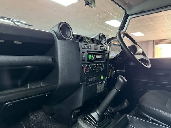 Used Land Rover Defender 110 2015 for sale - 71062003: Photo 12