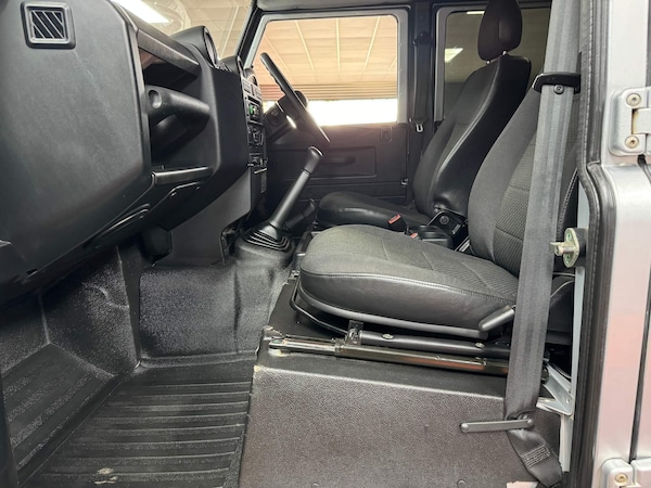 Used Land Rover Defender 110 2015 for sale - 71062003: Photo 14