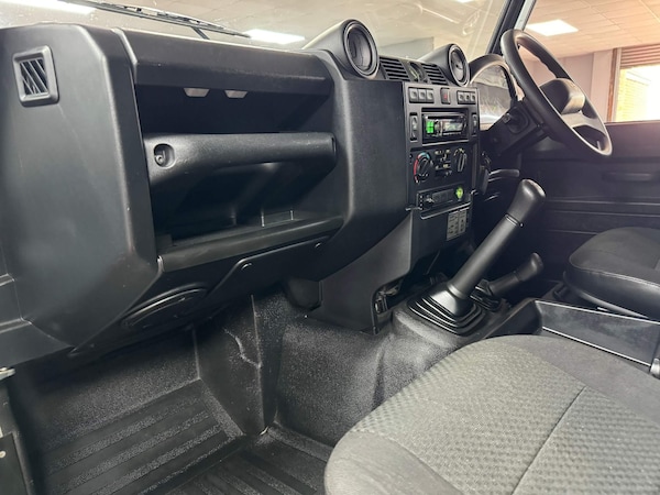 Used Land Rover Defender 110 2015 for sale - 71062003: Photo 16