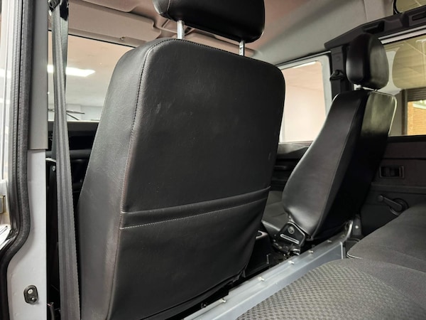 Used Land Rover Defender 110 2015 for sale - 71062003: Photo 17