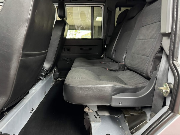 Used Land Rover Defender 110 2015 for sale - 71062003: Photo 18