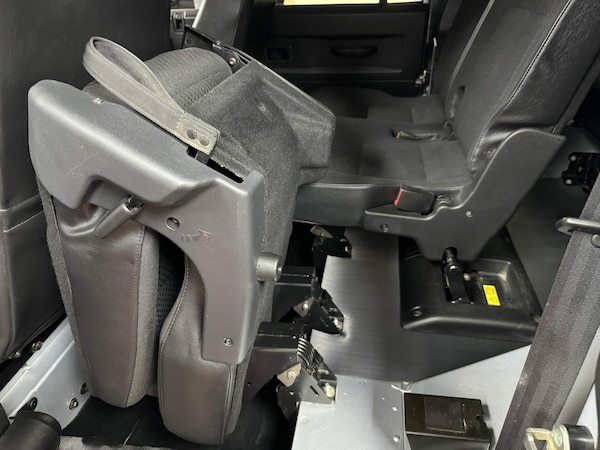 Used Land Rover Defender 110 2015 for sale - 71062003: Photo 23