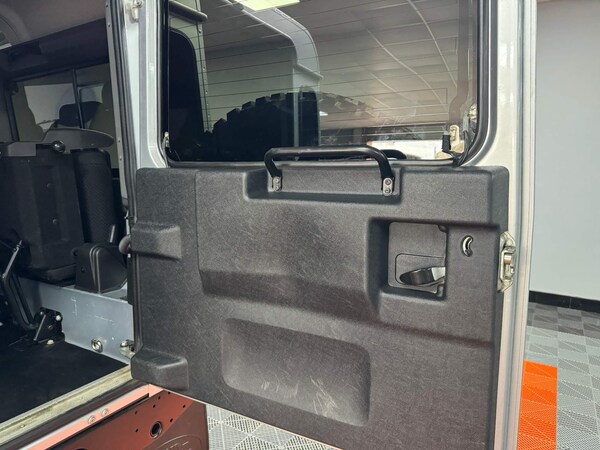 Used Land Rover Defender 110 2015 for sale - 71062003: Photo 48