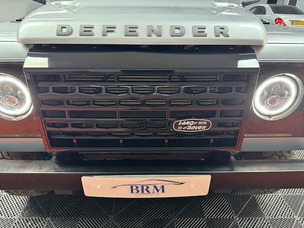Used Land Rover Defender 110 2015 for sale - 71062003: Photo 70