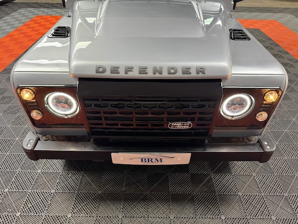 Used Land Rover Defender 110 2015 for sale - 71062003: Photo 71
