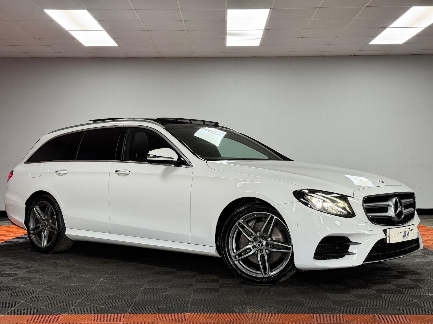 Used Mercedes-Benz E Class 2017 for sale - 76371297: Photo 1