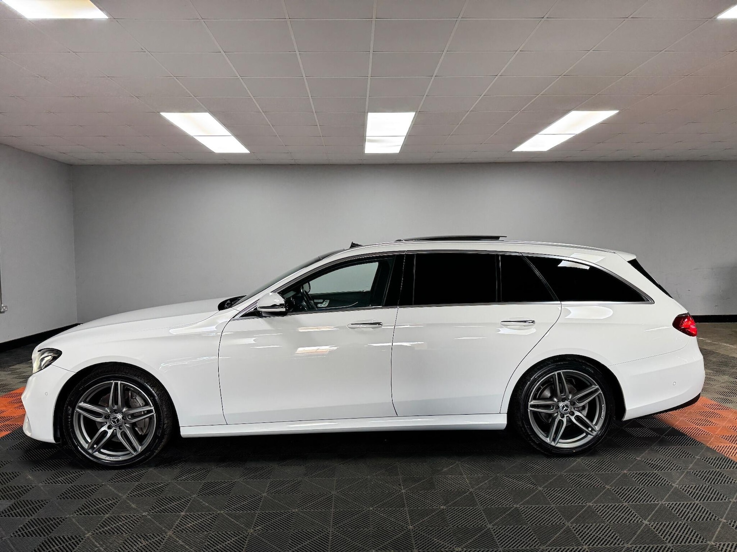 Used Mercedes-Benz E Class 2017 for sale - 76371297: Photo 10