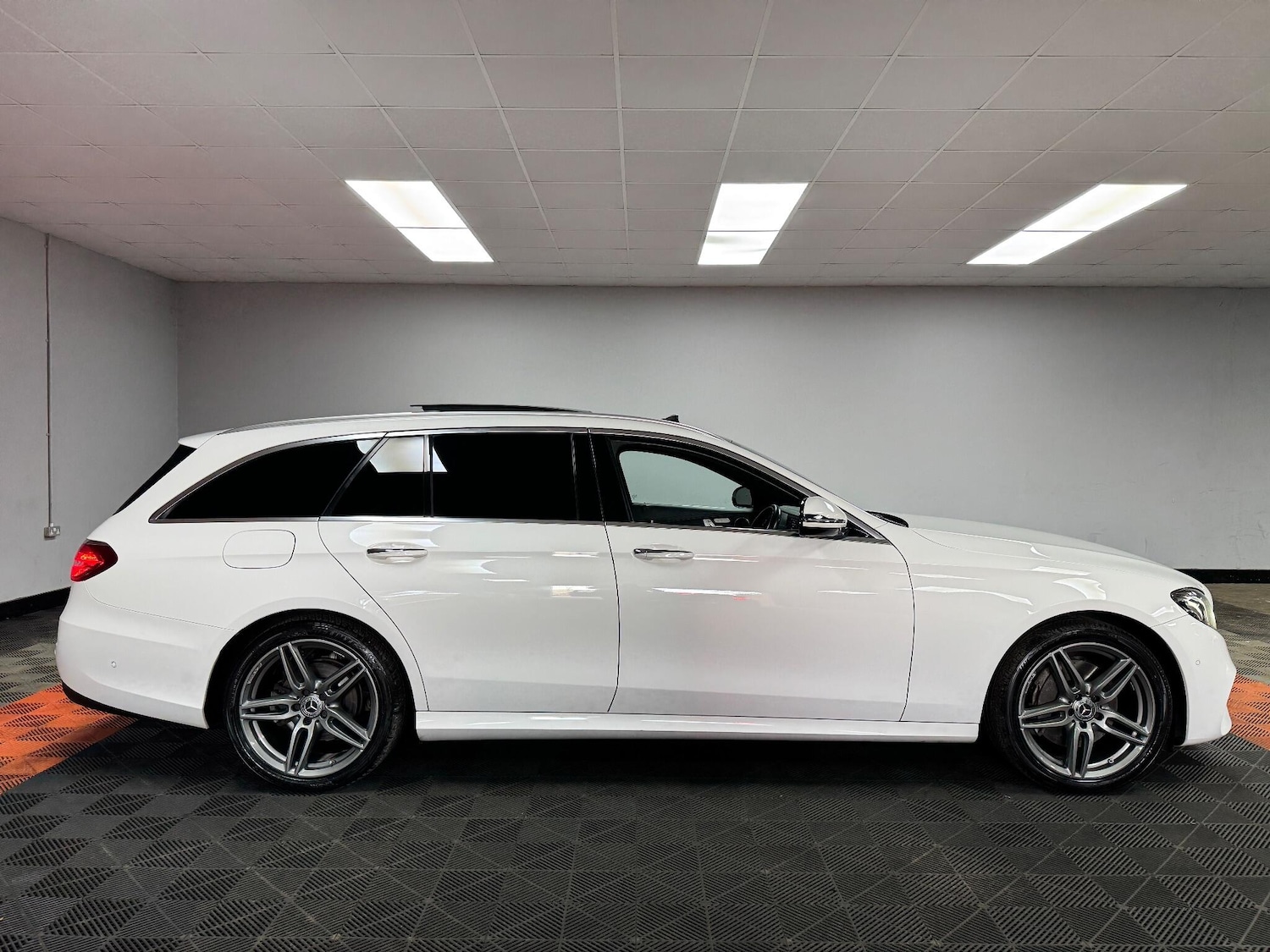 Used Mercedes-Benz E Class 2017 for sale - 76371297: Photo 14