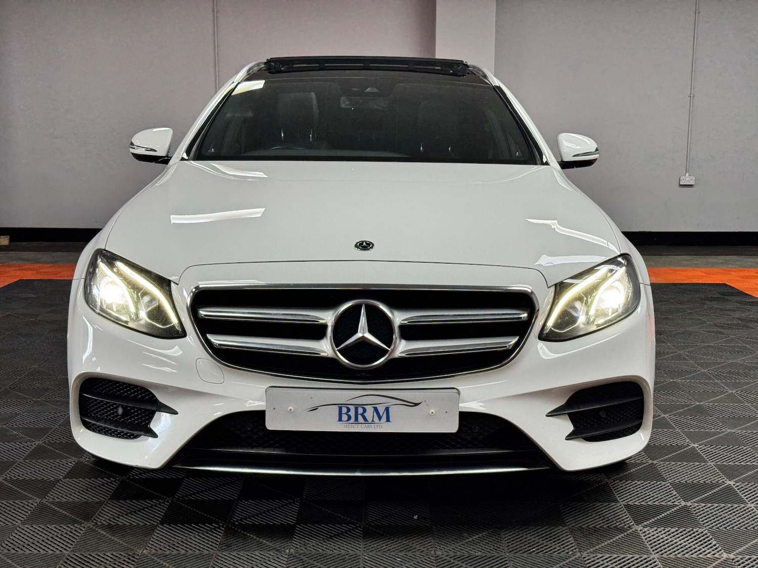 Used Mercedes-Benz E Class 2017 for sale - 76371297: Photo 2