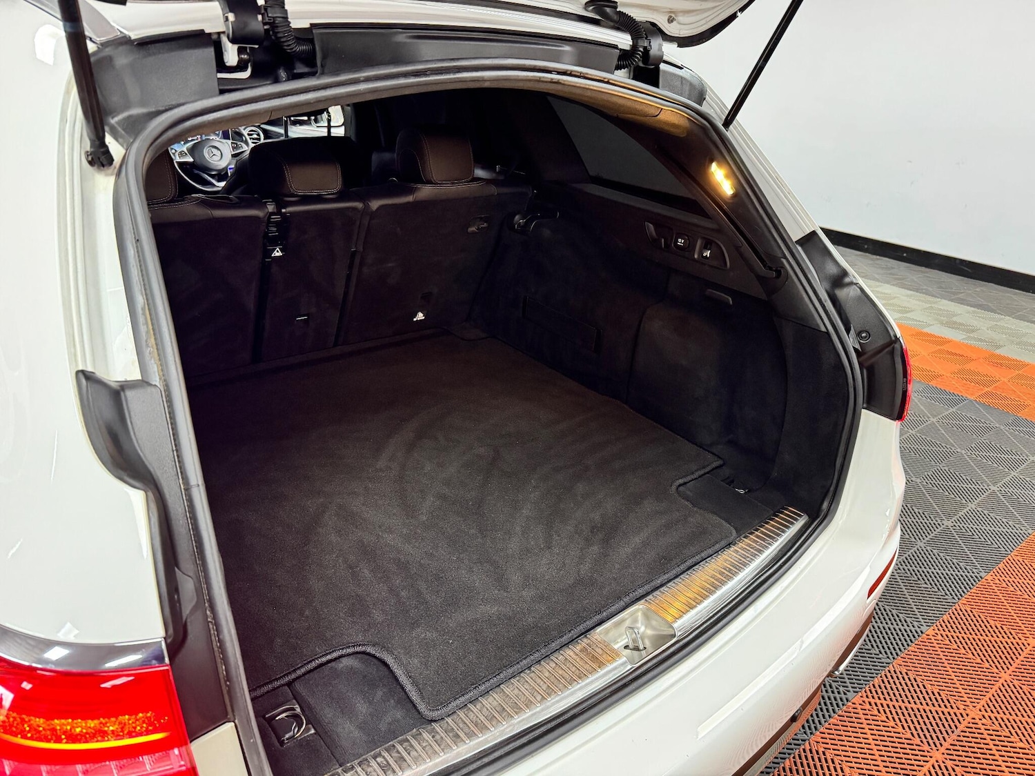 Used Mercedes-Benz E Class 2017 for sale - 76371297: Photo 57