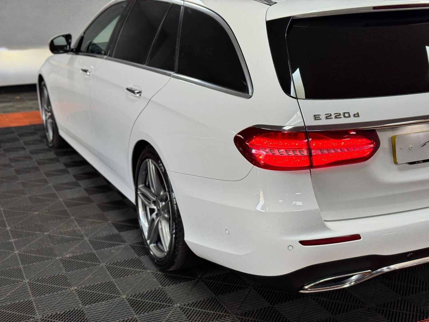 Used Mercedes-Benz E Class 2017 for sale - 76371297: Photo 9