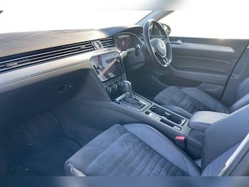 Used Volkswagen Passat 2018 for sale - 76640336: Photo