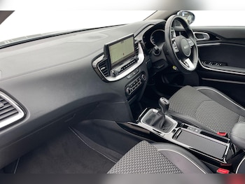 Used Kia XCeed 2022 for sale - 76289953: Photo 2