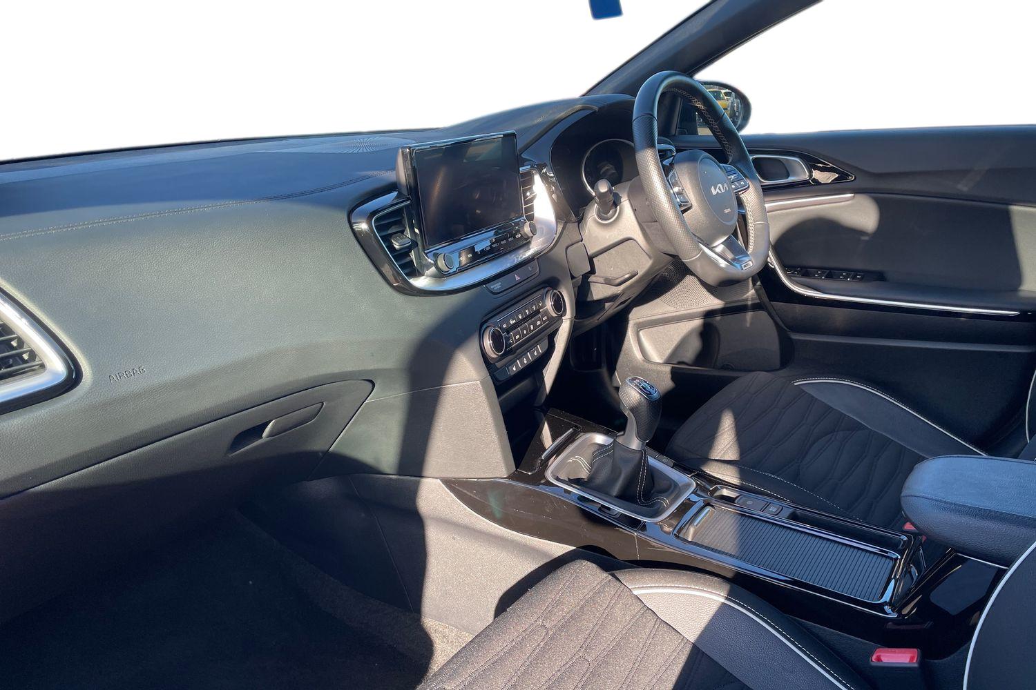 Used Kia Ceed 2025 for sale - 76630330: Photo 2