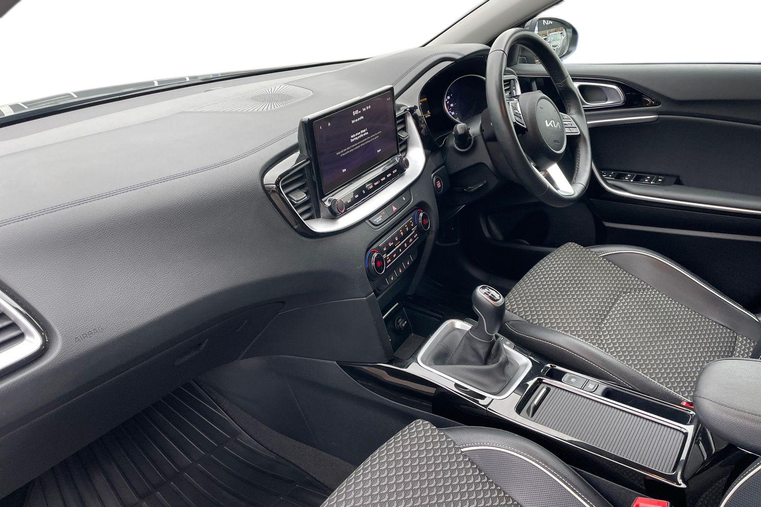 Used Kia XCeed 2023 for sale - 76870672: Photo 2