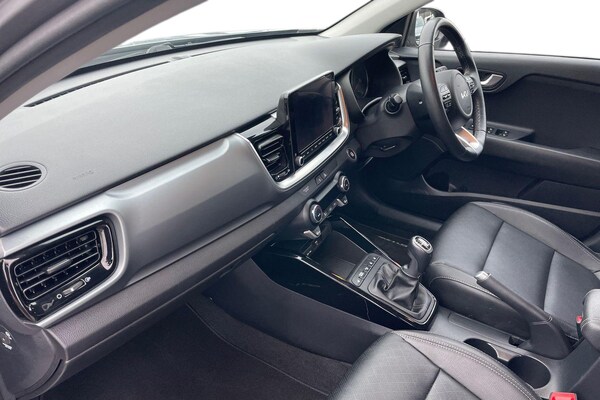 Used Kia Stonic 2024 for sale - 76254932: Photo 2