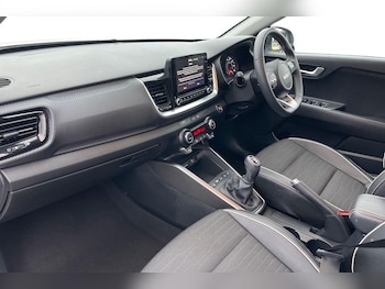 Used Kia Stonic 2023 for sale - 76195949: Photo